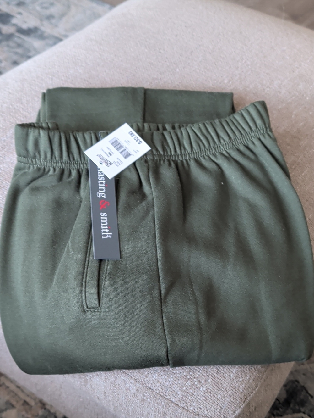 Rising & Smith Women's Straight-Leg Pants in Olive Green